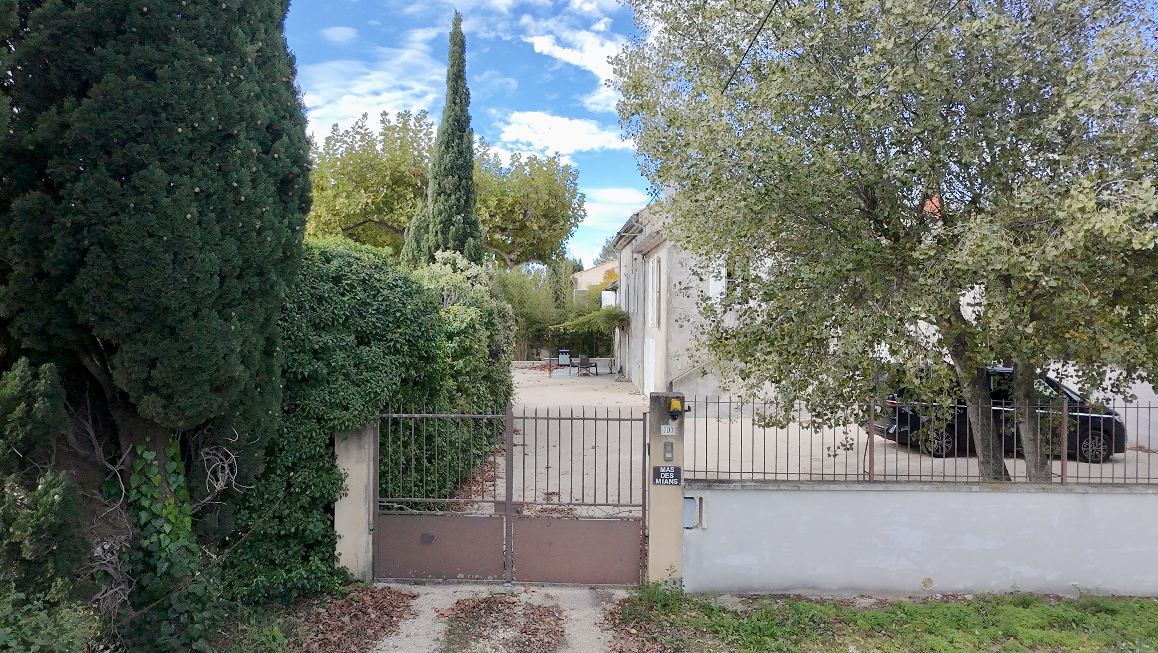Entrée du Mas des Mians